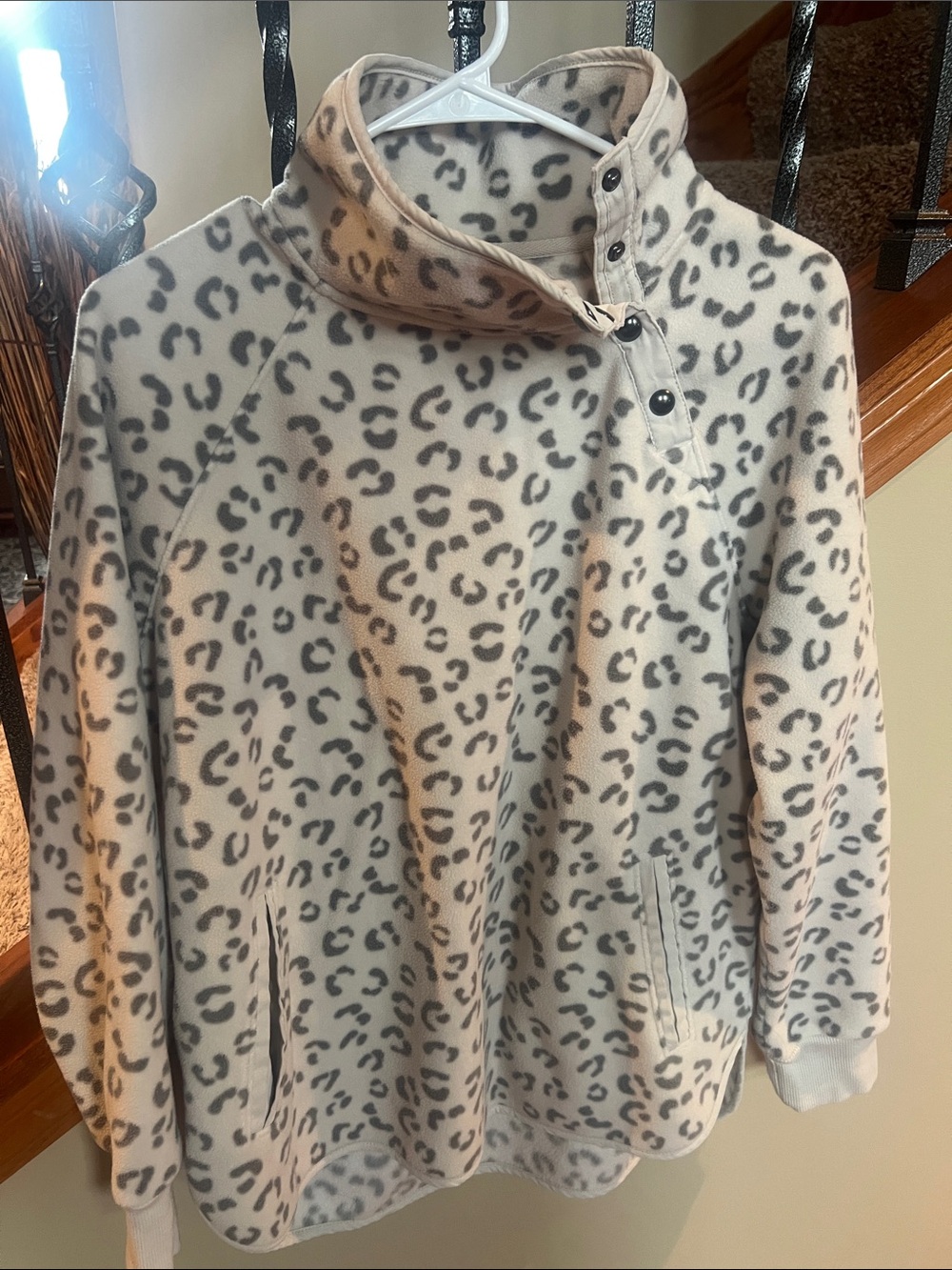 GreenTea Leopard Fleece Pullover in Cream and Gray